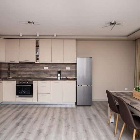 شقة Cozy Flats Nearby Center Free Park Area فارنا المظهر الخارجي الصورة