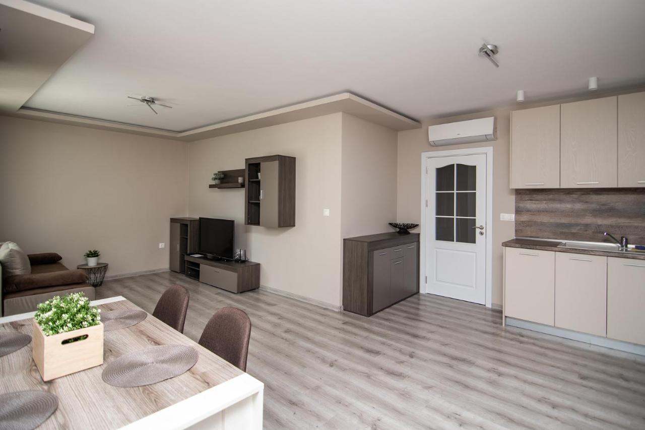 شقة Cozy Flats Nearby Center Free Park Area فارنا المظهر الخارجي الصورة