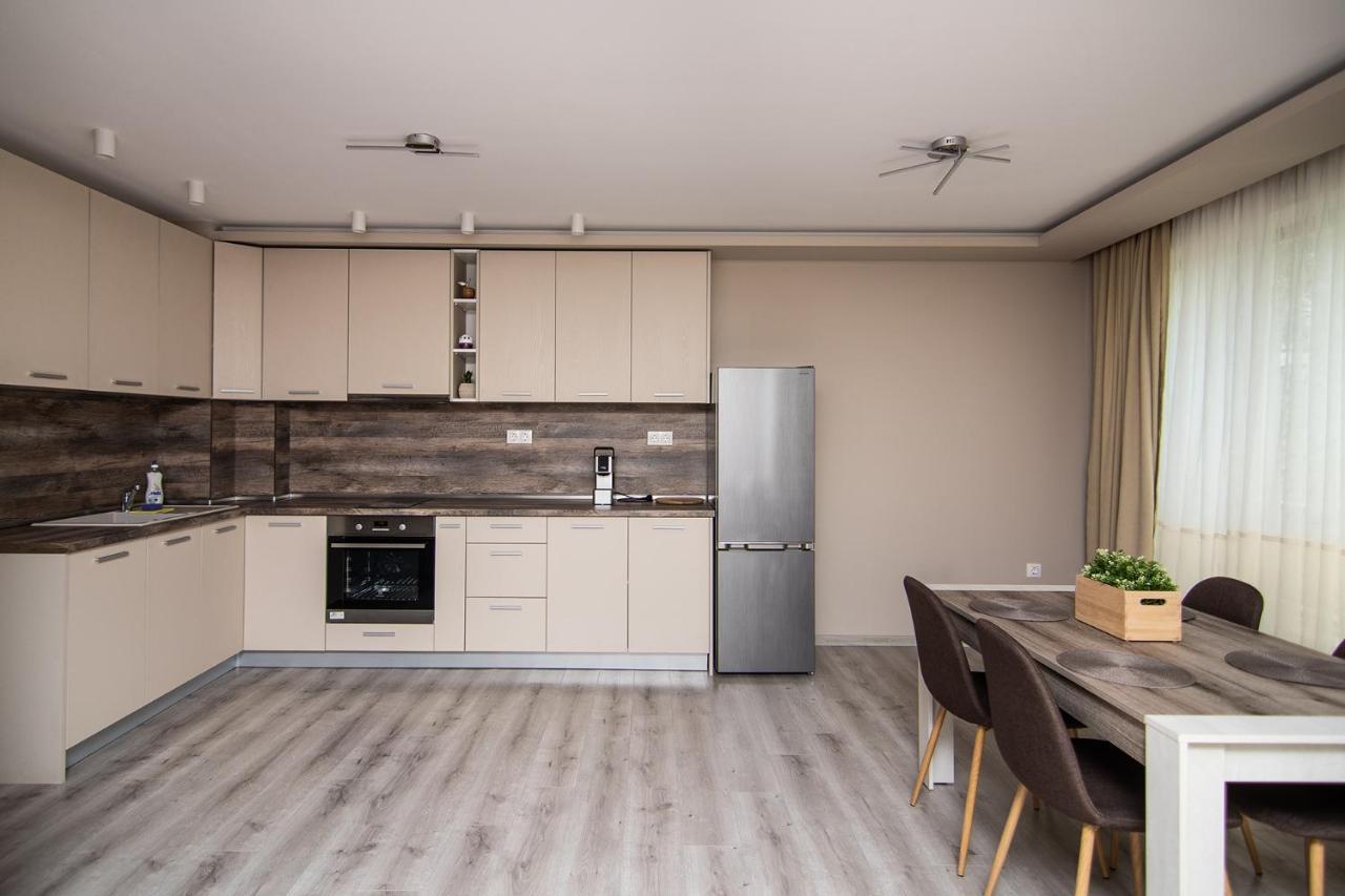 شقة Cozy Flats Nearby Center Free Park Area فارنا المظهر الخارجي الصورة