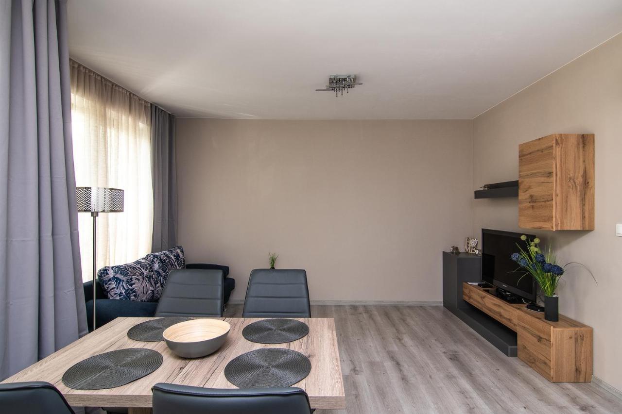 شقة Cozy Flats Nearby Center Free Park Area فارنا المظهر الخارجي الصورة