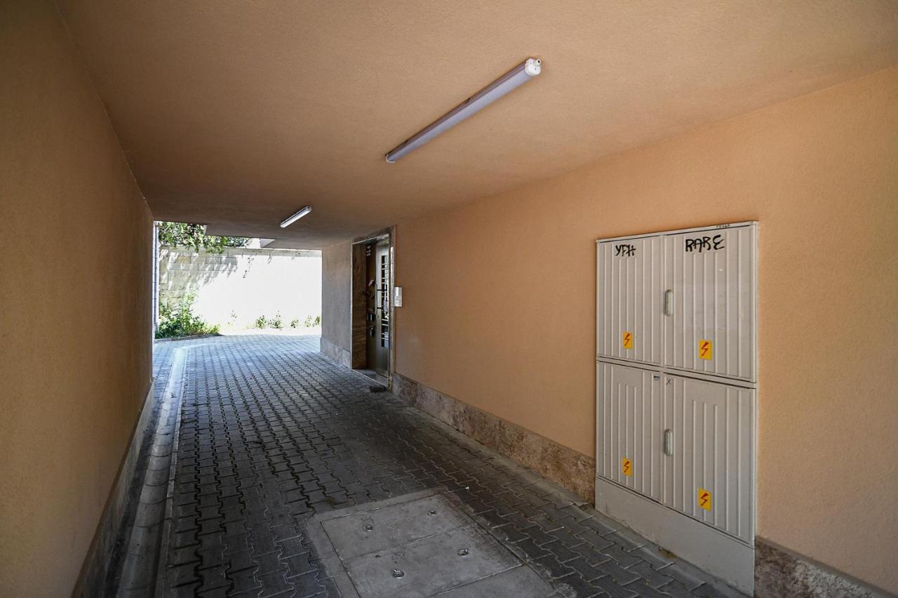 شقة Cozy Flats Nearby Center Free Park Area فارنا المظهر الخارجي الصورة